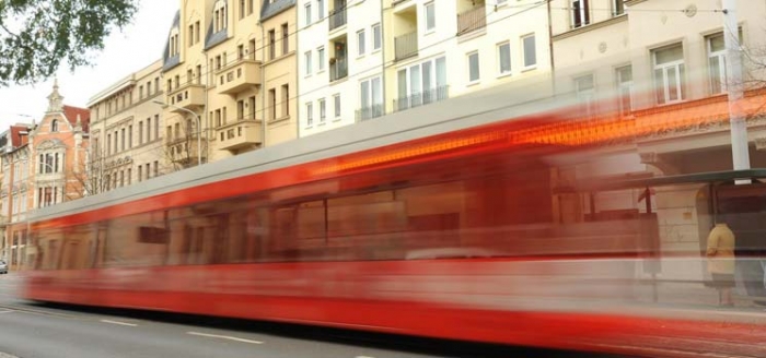 Straenbahn schafft ein hektisches Umfeld im Stadtleben
