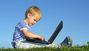 Eltern machen sich Gedanken ber Kinderschutz im Internet. Wir geben Ihnen Tipps, wie Kinder sicher im Internet surfen.