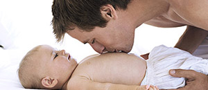 Vätermonate stabilisieren Elternbeziehung