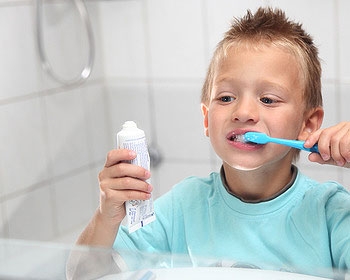 Kindergesundheit - 10 Tipps fürs Zähne putzen